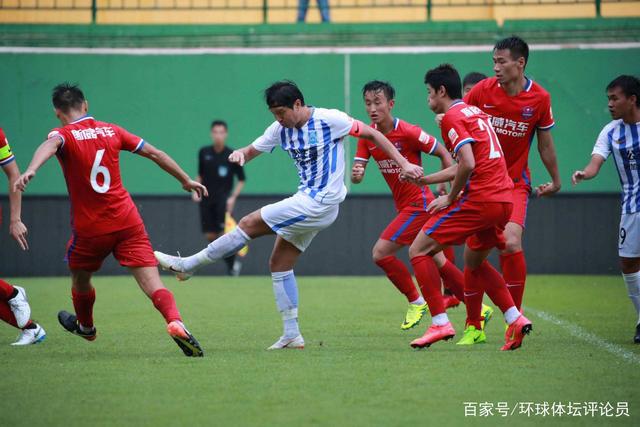 杨紫分享假期照片惹争议，网友称未处理路人肖像